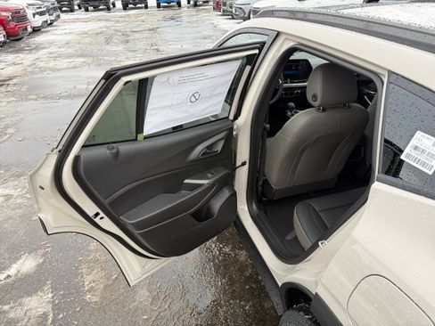 New 2026 Chevrolet Trax ACTIV w/ Sunroof Package image 24