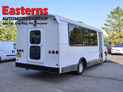 Used 2016 Ford E-450 and Econoline 450 Super Duty w/ Shuttle Bus Prep Package RWD image 5