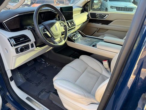 Used 2019 Lincoln Navigator Reserve image 10