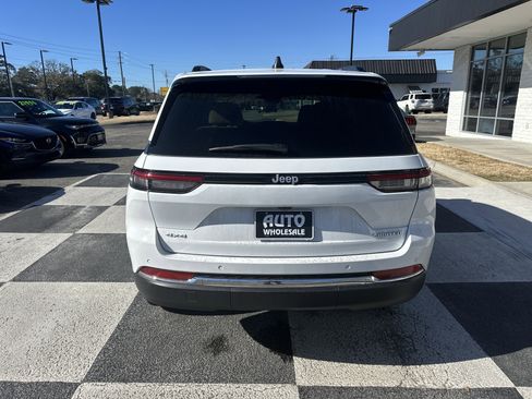 Used 2025 Jeep Grand Cherokee Limited image 4