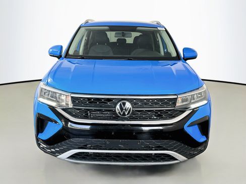 Used 2022 Volkswagen Taos SE FWD image 2