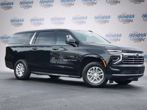Used 2026 Chevrolet Suburban LT image 2