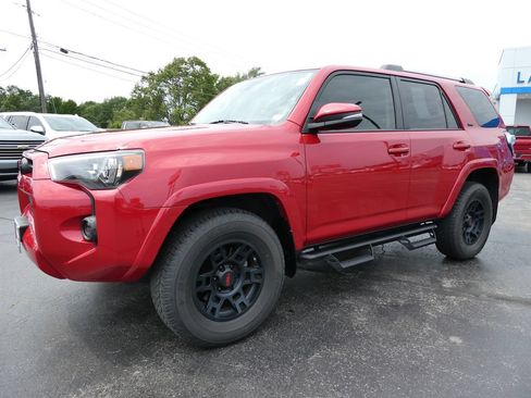 Used 2021 Toyota 4Runner SR5 Premium w/ Moonroof Package AWD/4WD image 9