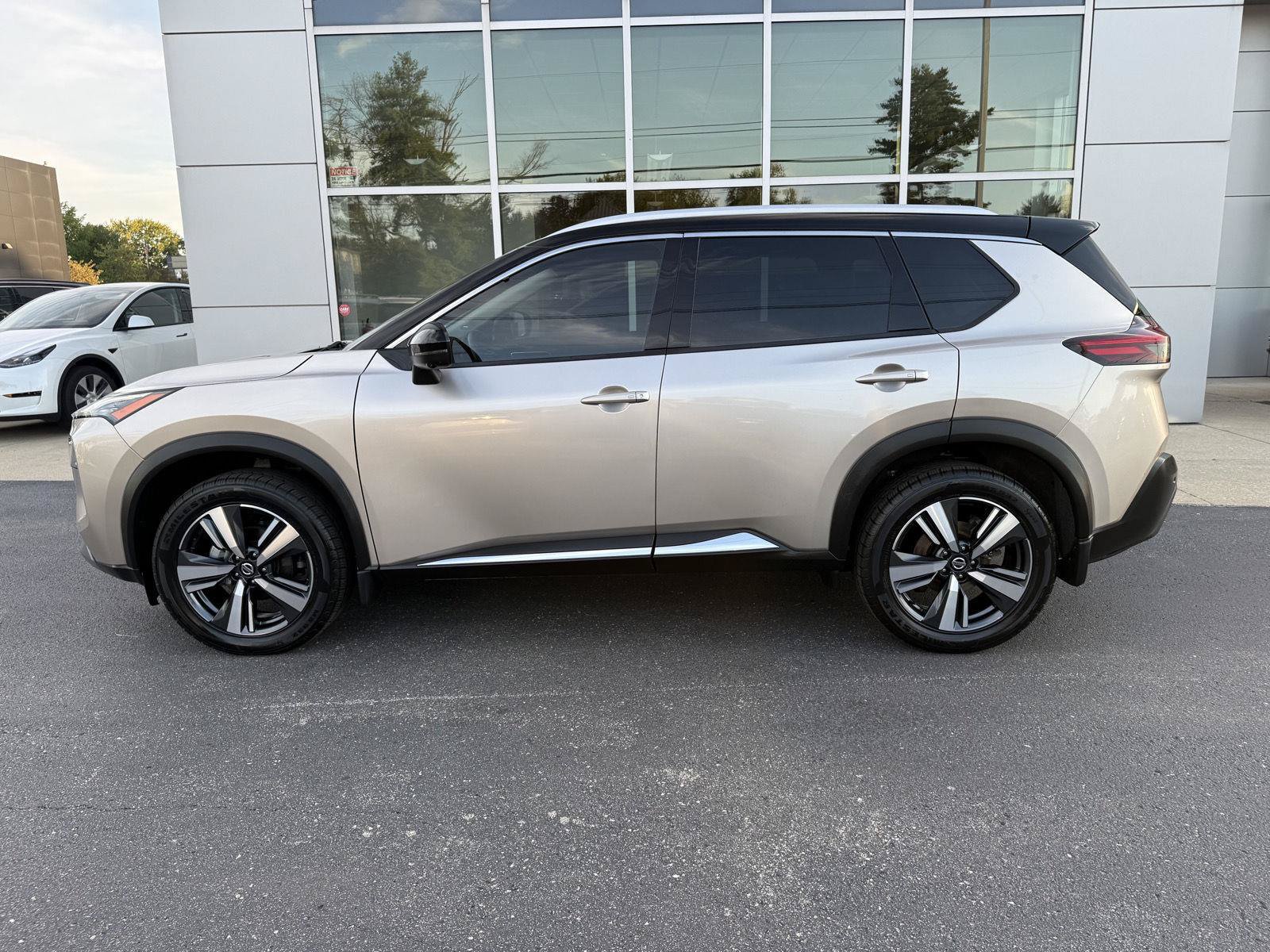 Used 2021 Nissan Rogue SL w/ Premium Package AWD/4WD image 1