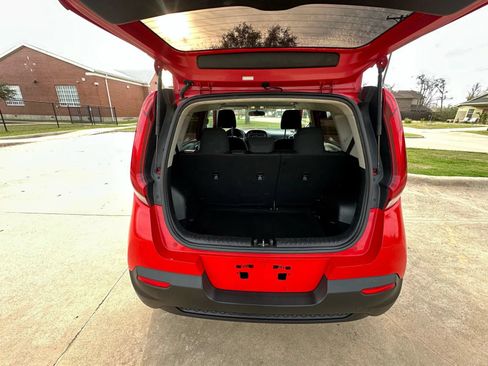 Used 2020 Kia Soul LX FWD image 11