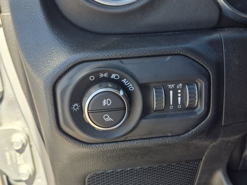 Used 2022 Jeep Gladiator Overland w/ Popular Equipment Package AWD/4WD image 36