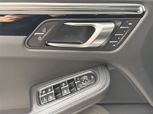 Certified 2026 Porsche Macan AWD/4WD image 31