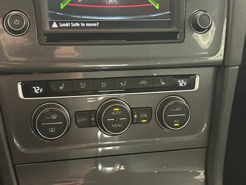 Used 2016 Volkswagen e-Golf SE image 24