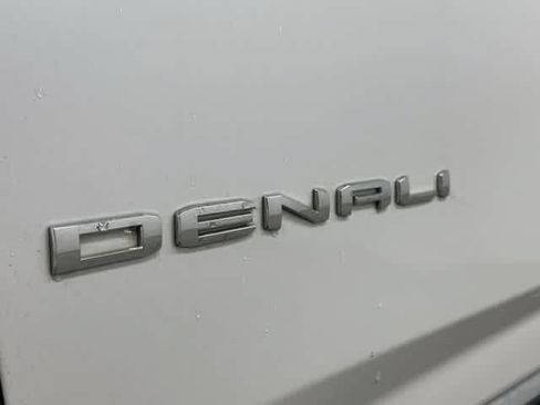 Used 2021 GMC Yukon XL Denali w/ Denali Premium Package RWD image 30