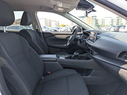 Used 2024 Nissan Rogue S FWD image 32