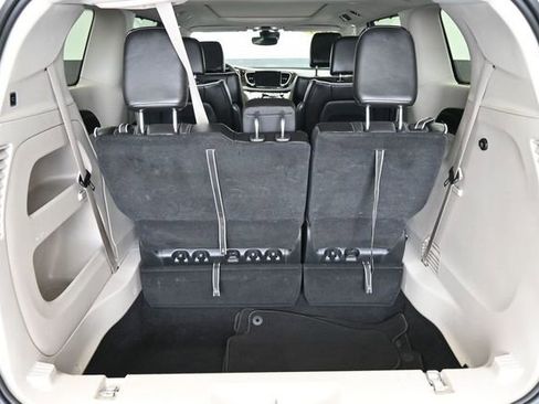 Used 2024 Chrysler Pacifica Limited FWD image 31