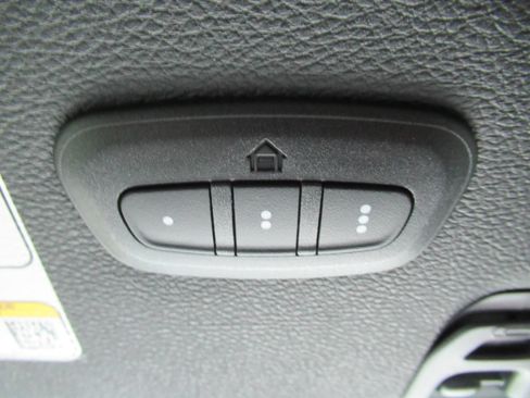Used 2025 Jeep Wrangler Unlimited Sahara w/ Technology Group AWD/4WD image 28