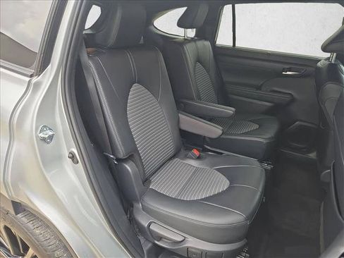 Used 2025 Toyota Highlander XSE AWD/4WD image 21