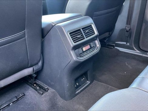Used 2025 Volkswagen Atlas SE FWD image 32