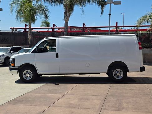 Used 2014 Chevrolet Express 2500 Extended RWD image 7
