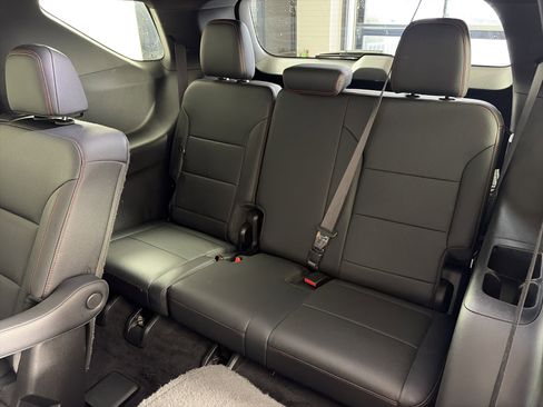 Used 2024 Chevrolet Traverse Z71 w/ Enhanced Driving Package image 8