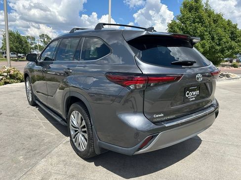 Used 2024 Toyota Highlander Platinum AWD/4WD image 6
