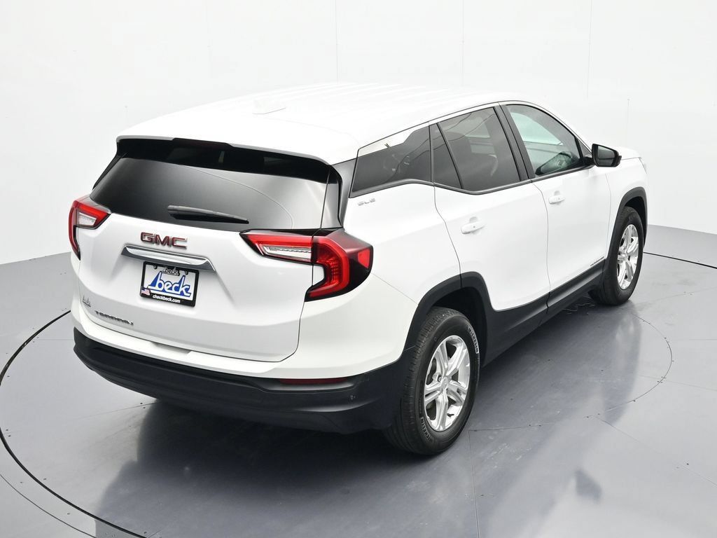 Used 2024 GMC Terrain SLE FWD image 32