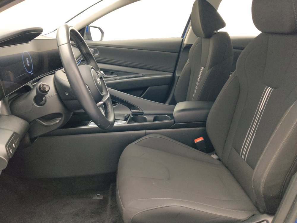 Used 2025 Hyundai Elantra SEL FWD image 17