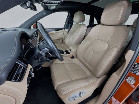 Certified 2023 Porsche Macan Turbo image 5