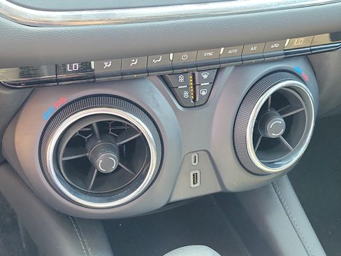 Used 2022 Chevrolet Blazer LT FWD image 22