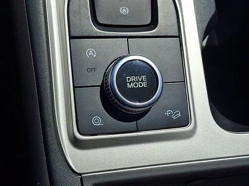 Used 2023 Ford Explorer XLT AWD/4WD image 26