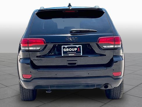 Used 2018 Jeep Grand Cherokee Laredo AWD/4WD image 5
