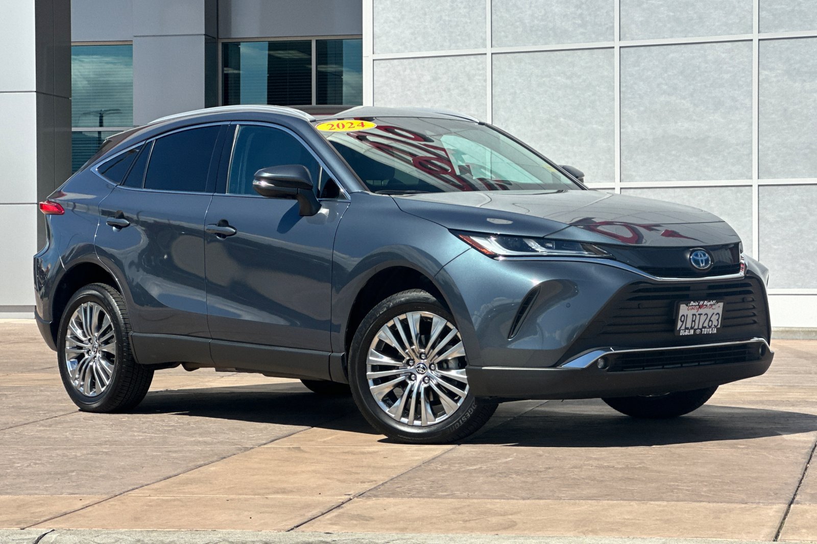 Certified 2024 Toyota Venza XLE AWD/4WD image 2