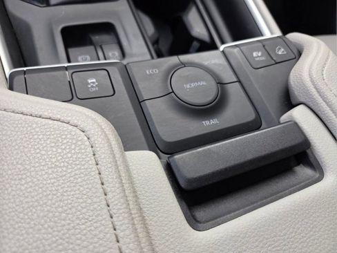 Used 2025 Toyota Grand Highlander AWD Hybrid image 28