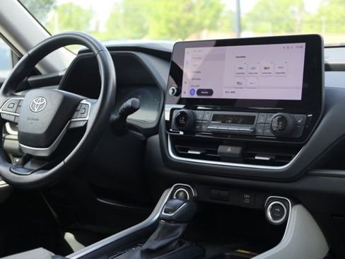 Used 2024 Toyota Grand Highlander XLE image 40