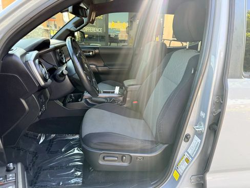 Used 2021 Toyota Tacoma TRD Sport w/ Technology Package RWD image 10