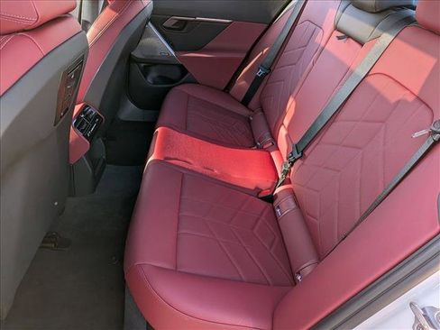 Used 2025 BMW i5 eDrive40i w/ Premium Package image 19