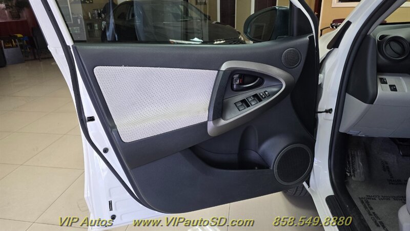 Used 2013 Toyota RAV4 EV FWD image 11
