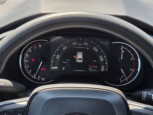 Used 2025 Toyota RAV4 XLE FWD image 16