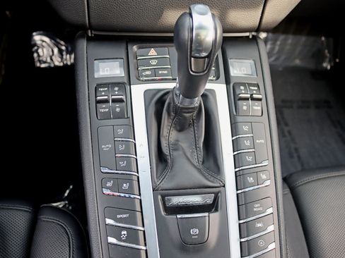 Used 2018 Porsche Macan Sport Edition image 23