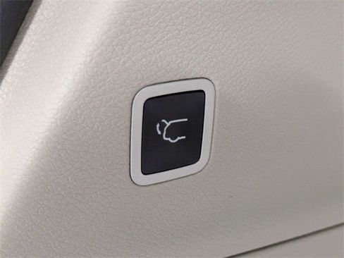 Certified 2021 Chrysler Pacifica Touring-L image 35