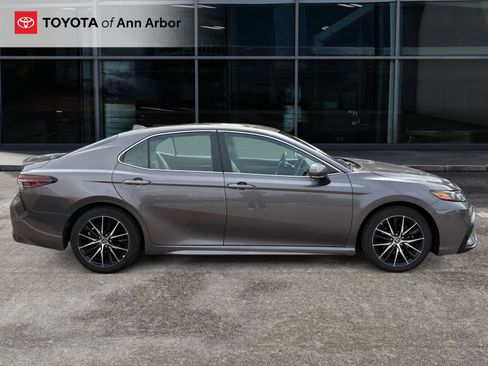 Used 2023 Toyota Camry SE FWD image 11