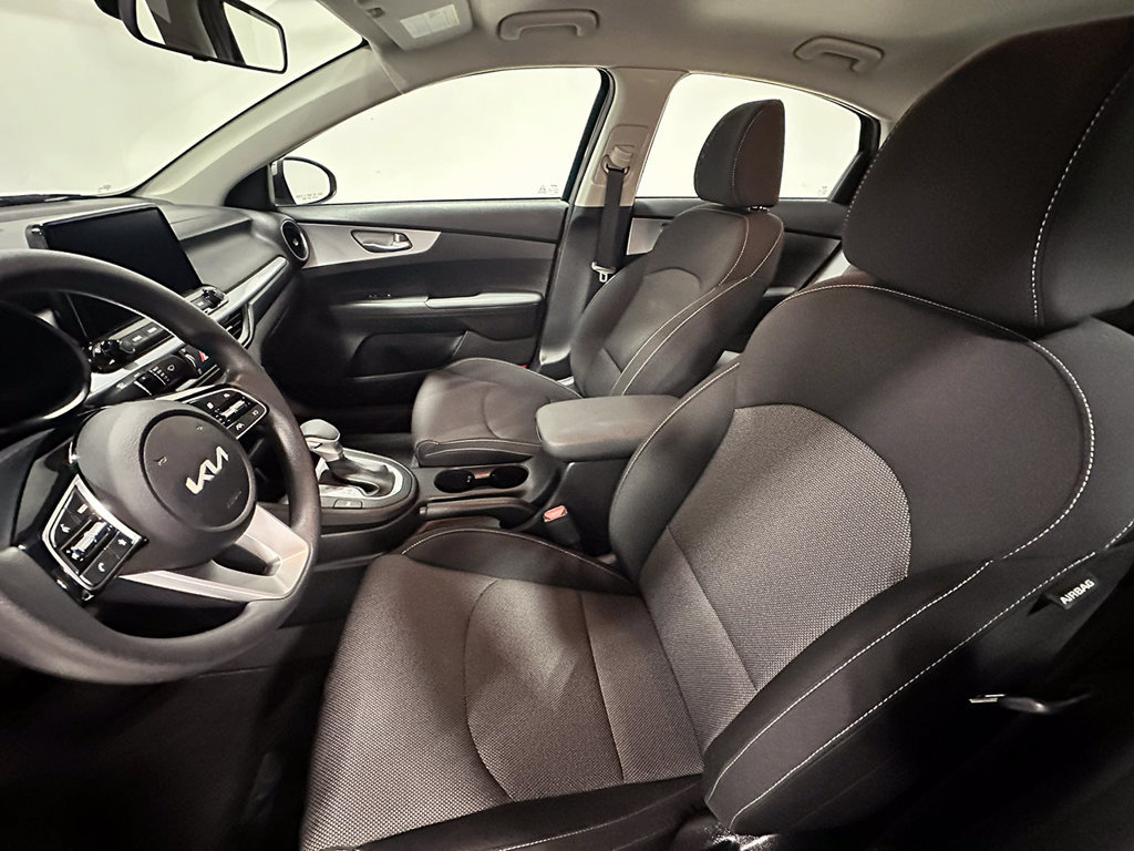 Used 2023 Kia Forte LXS FWD image 3