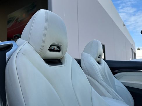 Used 2018 BMW M4 Convertible w/ Executive Package RWD image 20