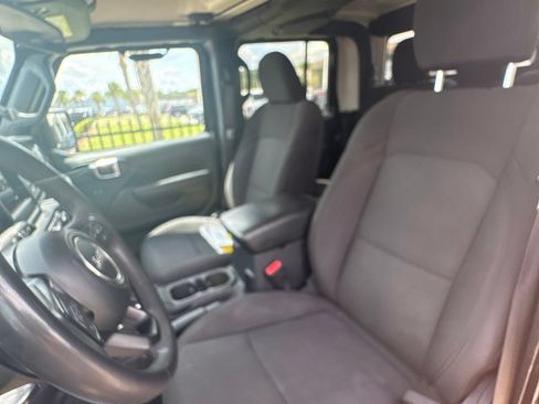 Used 2023 Jeep Gladiator Sport AWD/4WD image 15