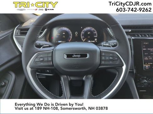 New 2025 Jeep Grand Cherokee Altitude image 21