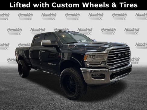 Used 2022 RAM 2500 Limited AWD/4WD image 2