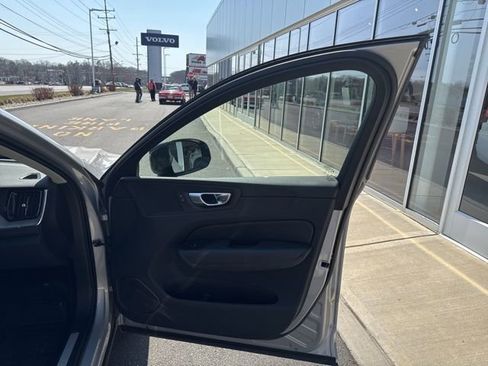 Certified 2025 Volvo XC60 B5 Plus AWD/4WD image 14