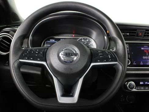 Certified 2019 Nissan Kicks SV image 9