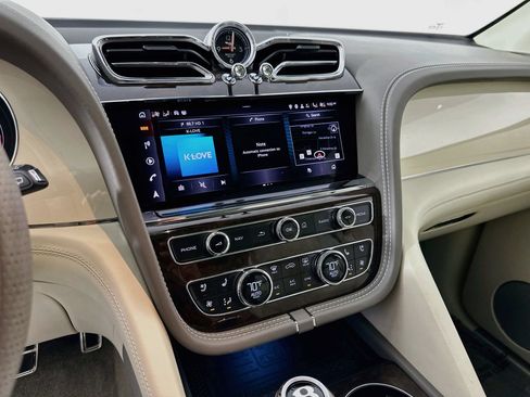 Certified 2023 Bentley Bentayga AWD/4WD image 15