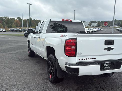 Used 2018 Chevrolet Silverado 1500 LT w/ Redline Edition image 9
