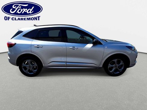 Used 2023 Ford Escape ST-Line w/ Tech Pack #1 AWD/4WD image 9