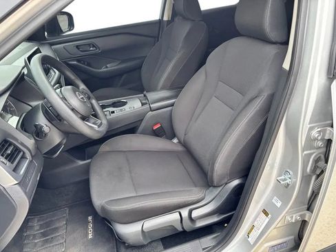 Used 2024 Nissan Rogue S FWD image 18