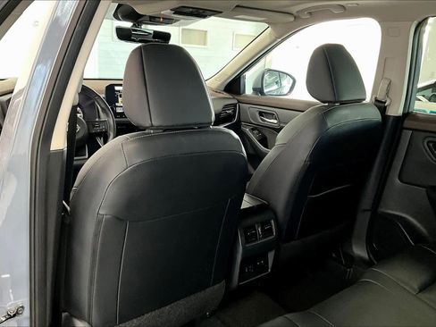 Used 2023 Nissan Rogue SL w/ SL Premium Package image 11