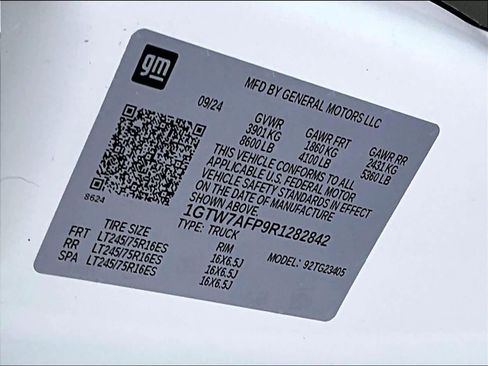 Used 2024 GMC Savana 2500 w/ Driver Convenience Package image 33